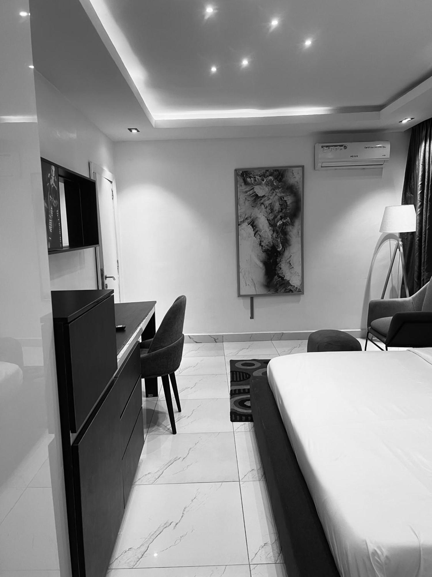 Austra Hotels And Apartments Maitama Abuja Bagian luar foto