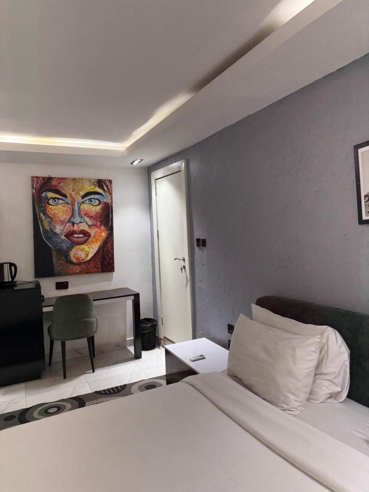 Austra Hotels And Apartments Maitama Abuja Bagian luar foto